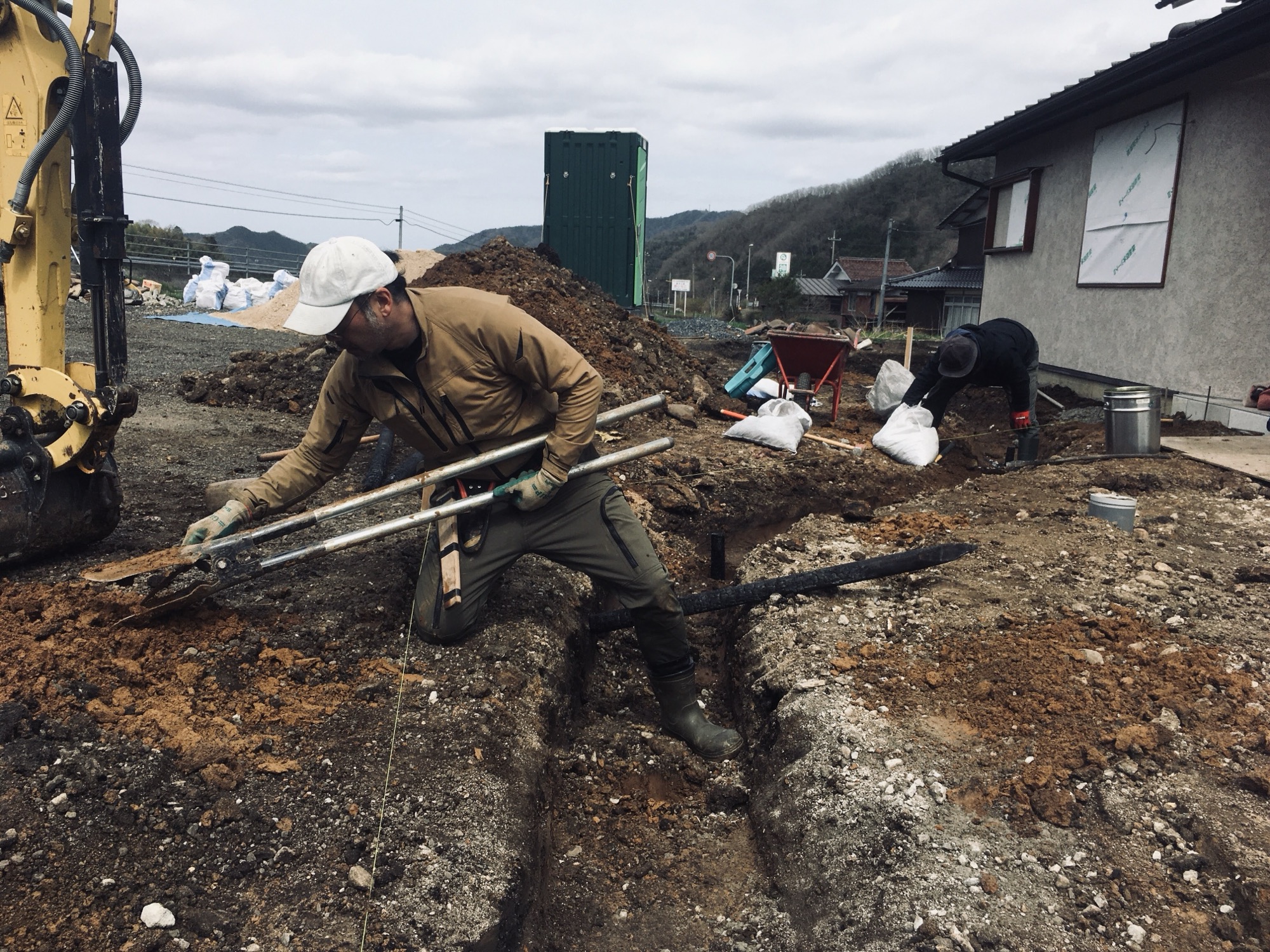 暗渠のために掘った溝