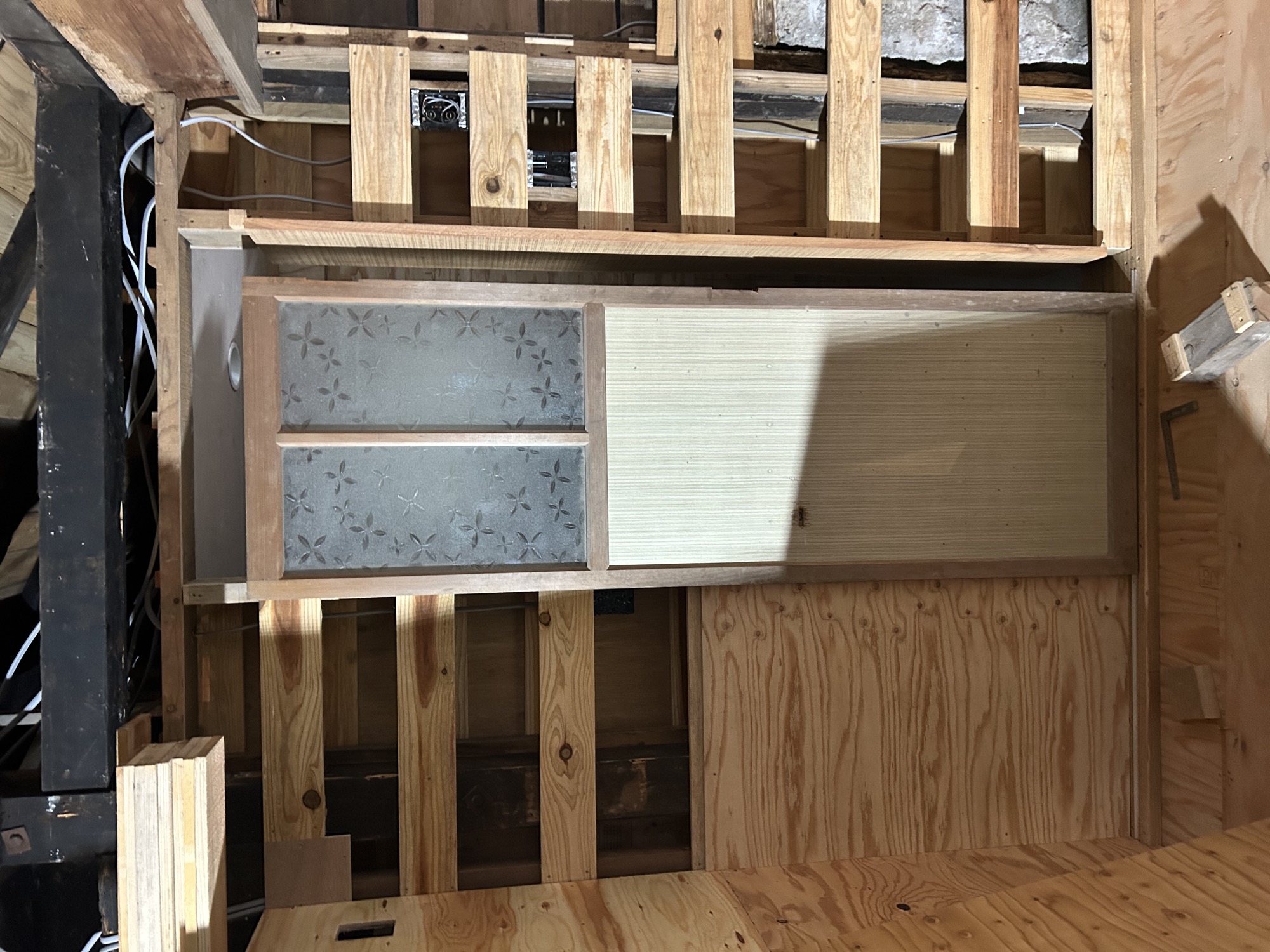 壁の下地と再利用する既存の建具